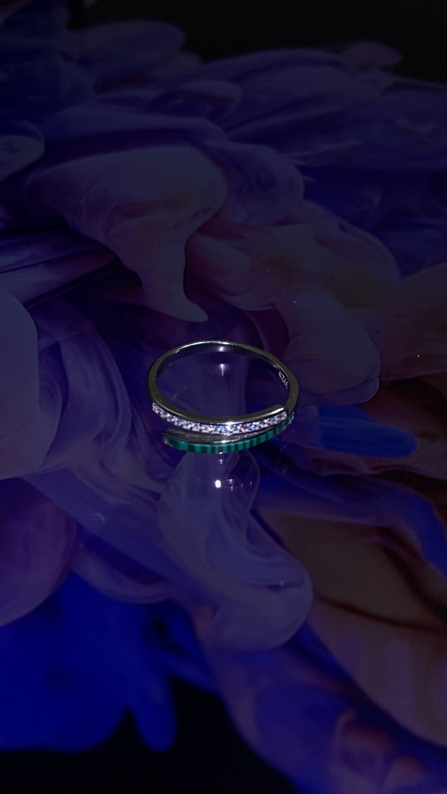 Inel damă din Argint 925 in 2 nuanțe (verde / alb)