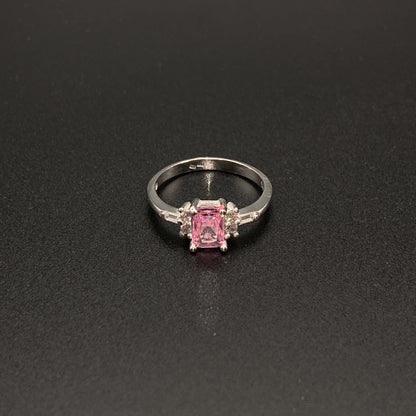 Inel din argint culoare piatra roz cristal