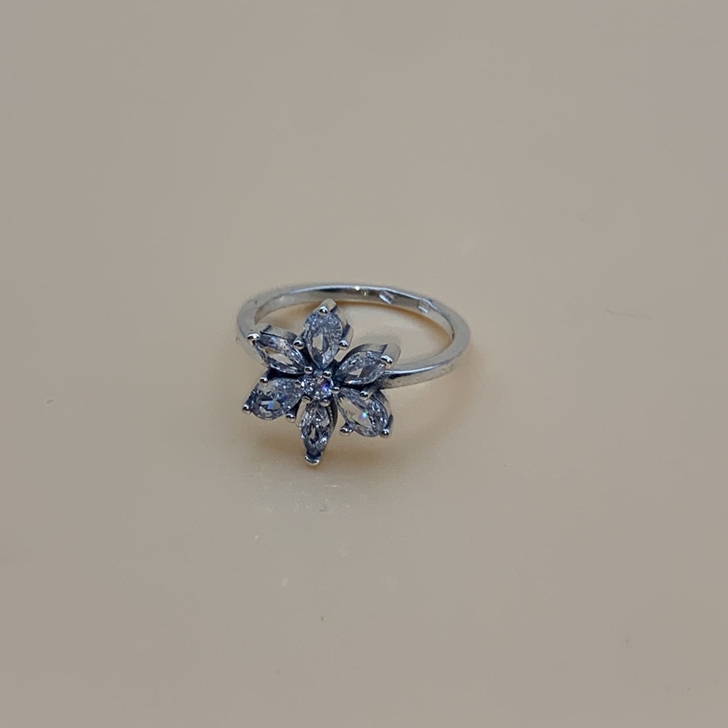 Inel argint 925 floare alba