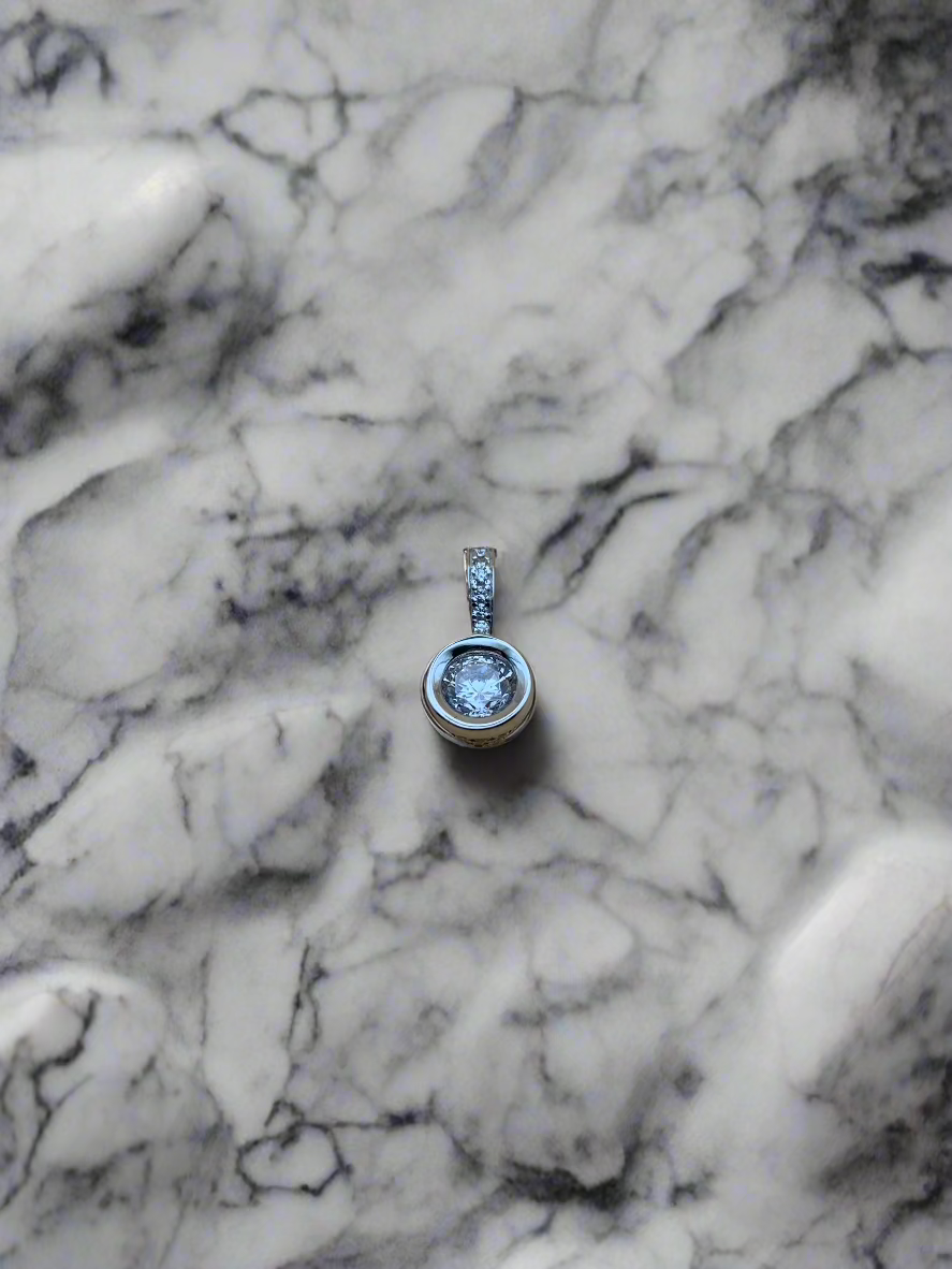 Pandant cu pietricele