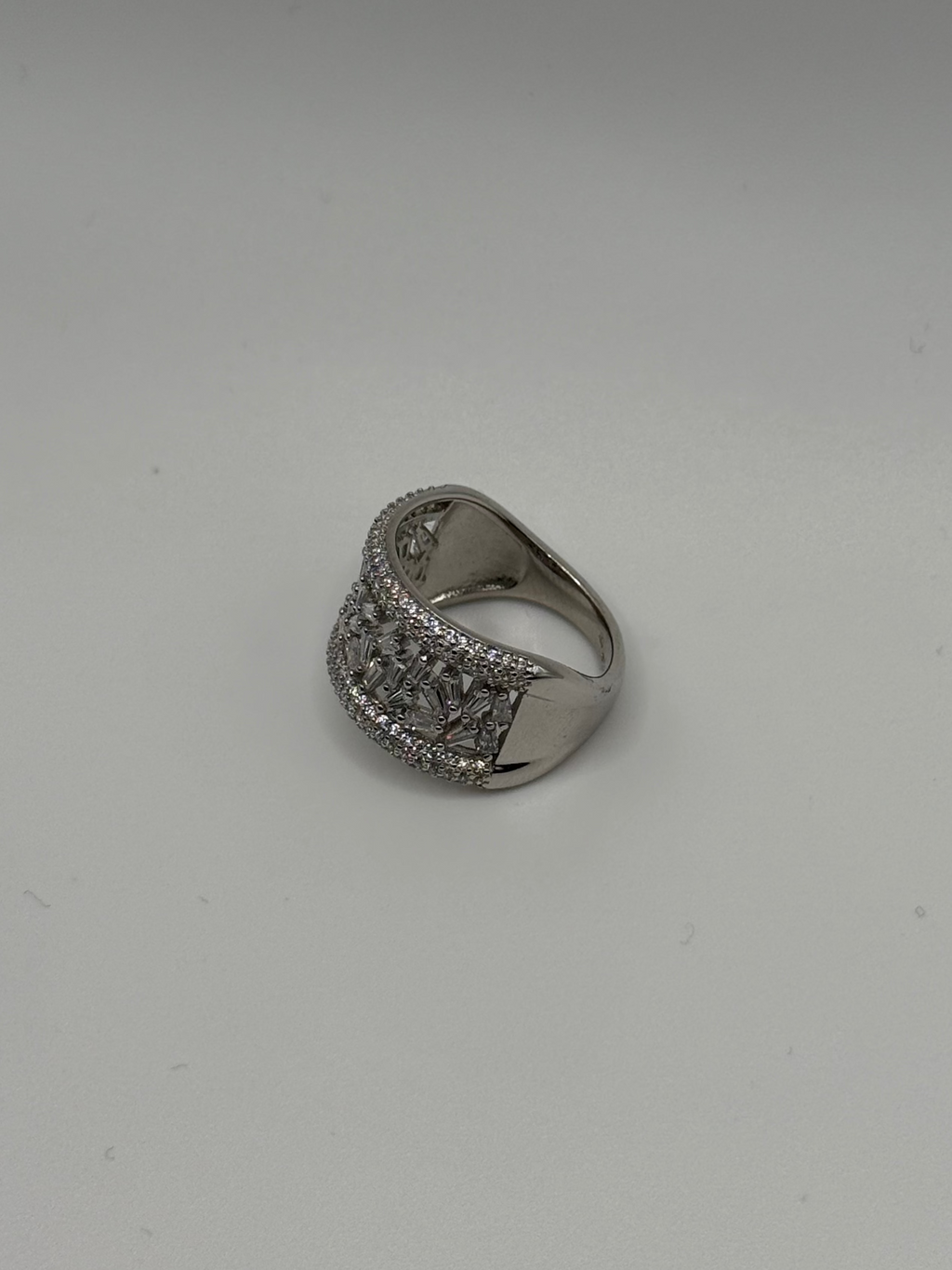 Inel Damǎ cu pietricele