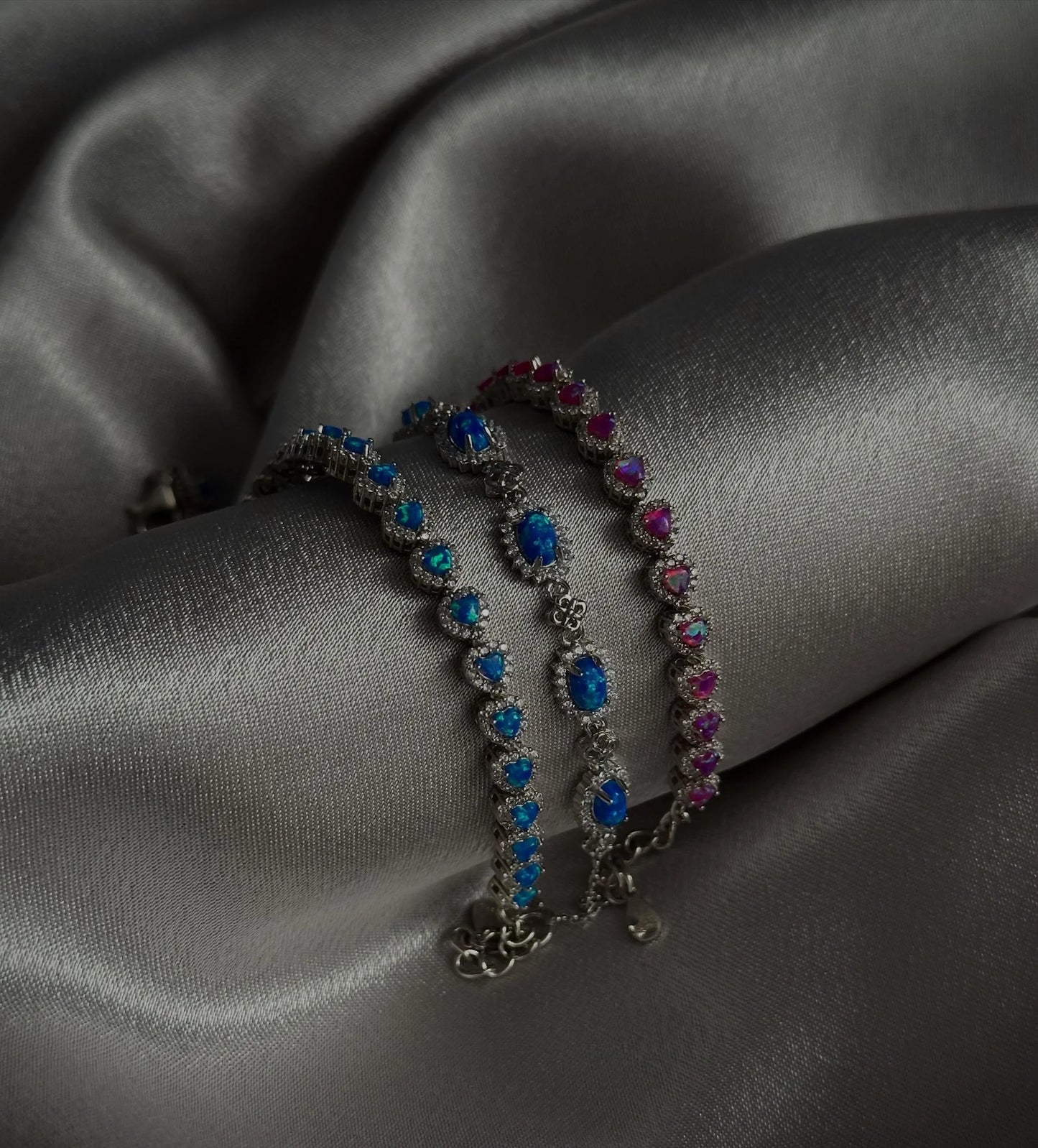 Brațara din argint coloratǎ